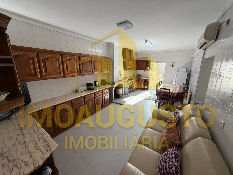 Moradia T4 para Venda em Lajeosa e Forcalhos Foto 4