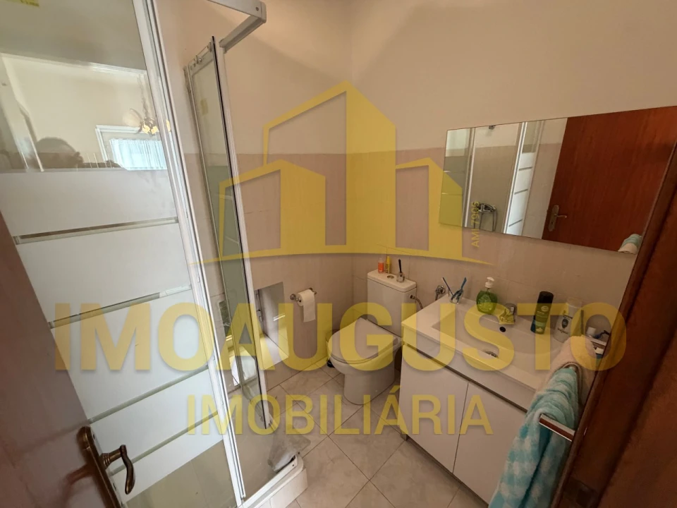 Moradia T4 para Venda em Lajeosa e Forcalhos Foto 7