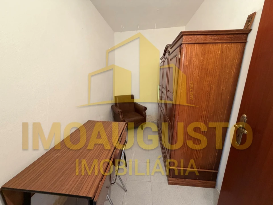 Moradia T4 para Venda em Lajeosa e Forcalhos Foto 8