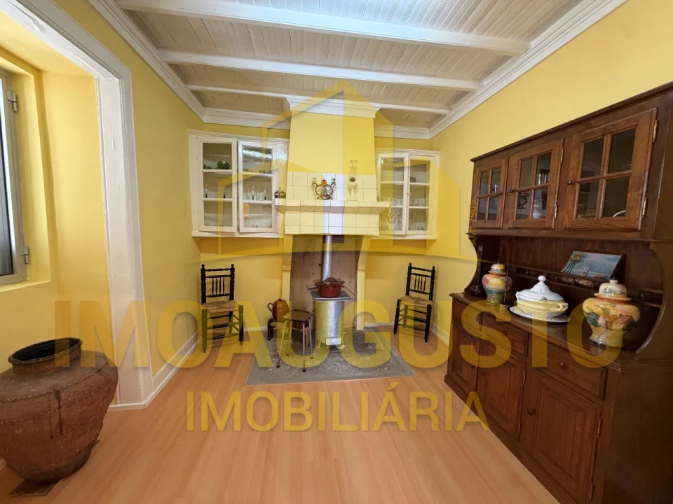 Moradia T4 para Venda em Lajeosa e Forcalhos Foto 9