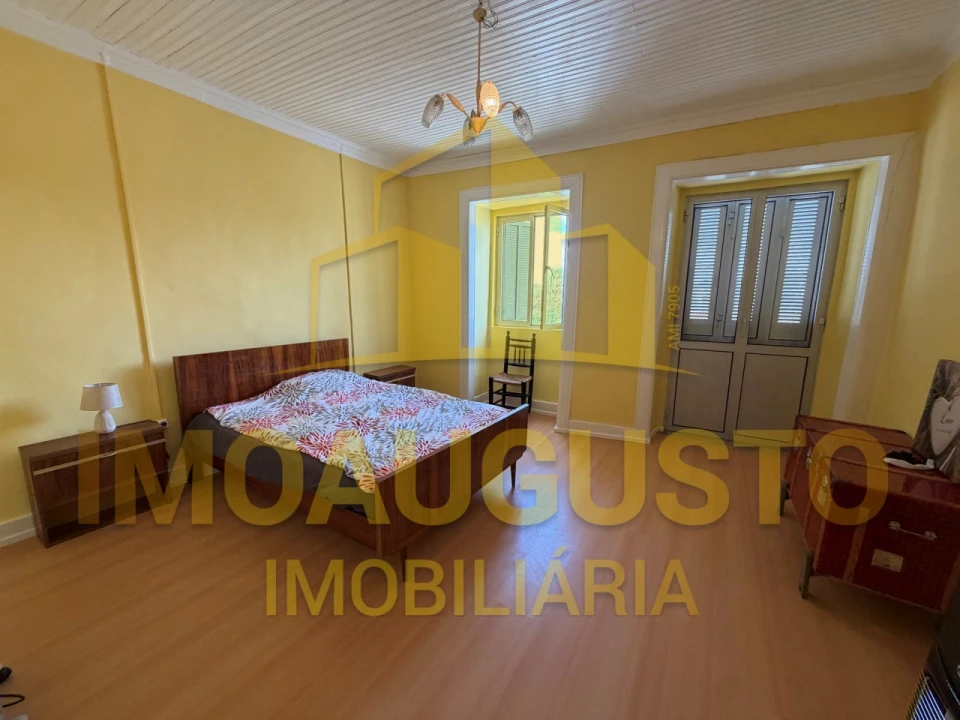 Moradia T4 para Venda em Lajeosa e Forcalhos Foto 12