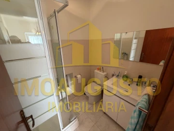Moradia T4 para Venda em Lajeosa e Forcalhos