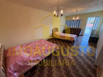 Moradia T4 para Venda em Lajeosa e Forcalhos
