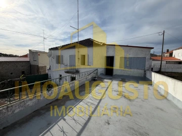 Moradia T4 para Venda em Lajeosa e Forcalhos