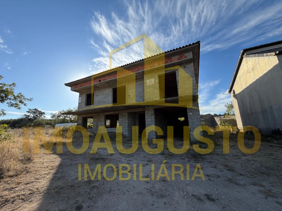 Moradia para Venda em Codesseiro Foto 1