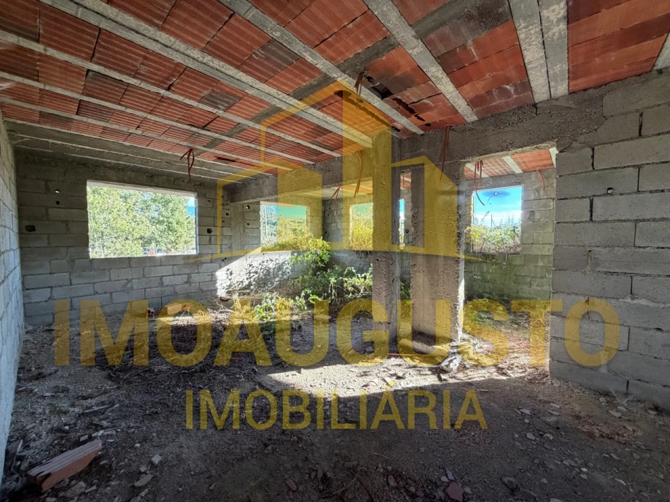 Moradia para Venda em Codesseiro Foto 5