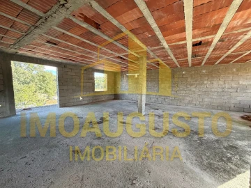 Moradia para Venda em Codesseiro