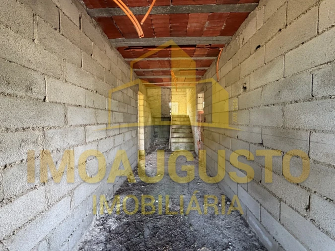 Moradia para Venda em Codesseiro Foto 4