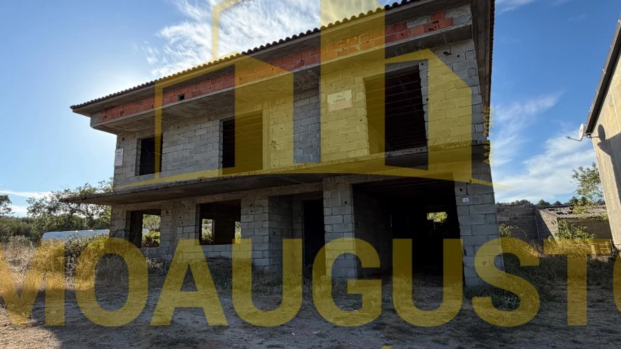 Moradia para Venda em Codesseiro