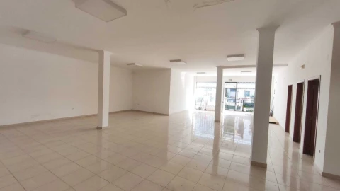 Loja para Venda em Torres Novas (Santa Maria, Salvador e Santiago)