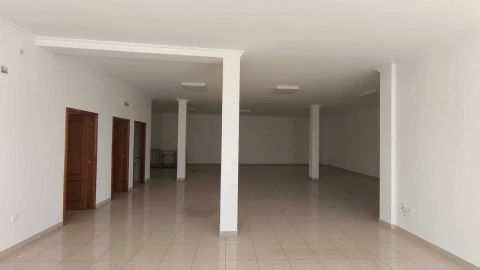 Loja para Venda em Torres Novas (Santa Maria, Salvador e Santiago)