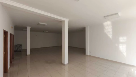 Loja para Venda em Torres Novas (Santa Maria, Salvador e Santiago)