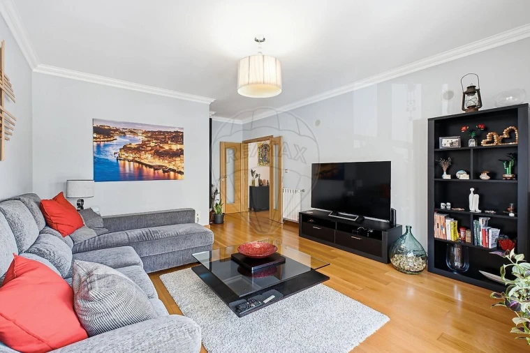 Apartamento T1 para Venda em Sacavém e Prior Velho Foto 4