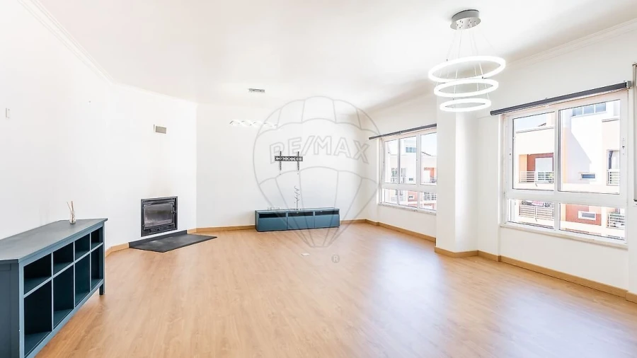 Apartamento T3 para Venda em Agualva e Mira-Sintra