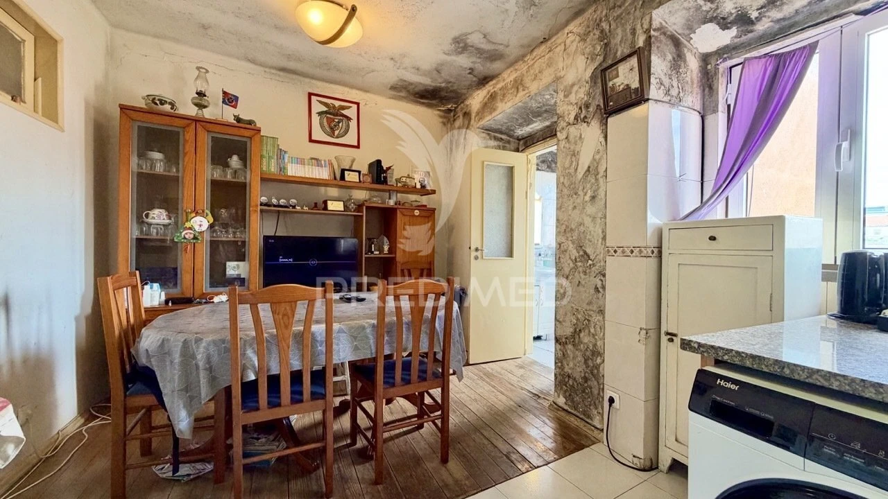 Apartamento T2 para Venda em Santo António Foto 2