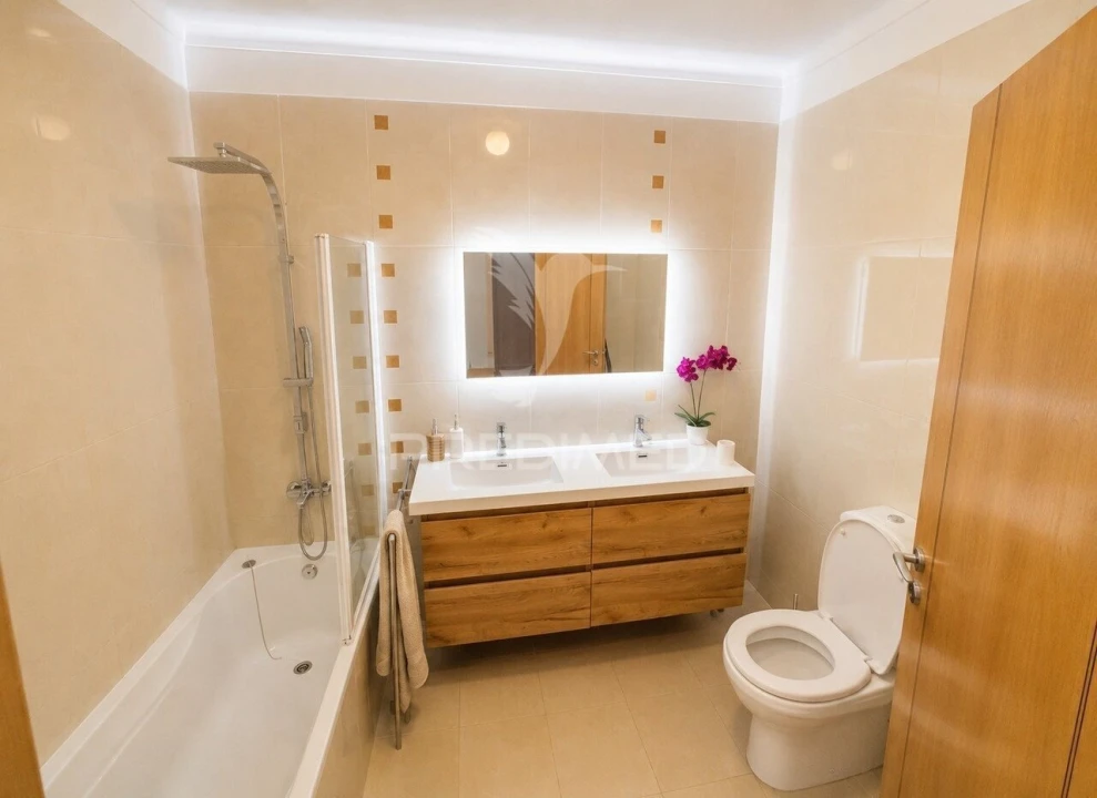 Apartamento T2 para Venda em Agualva e Mira-Sintra Foto 6