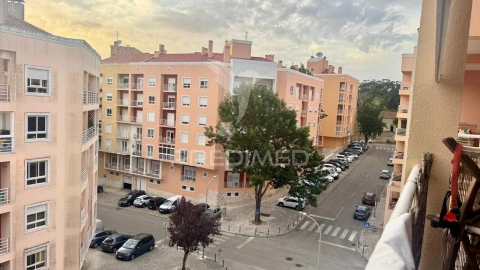 Apartamento T2 para Venda em Agualva e Mira-Sintra