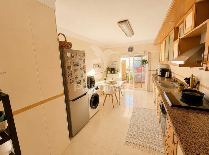Apartamento T2 para Venda em Agualva e Mira-Sintra Foto 4