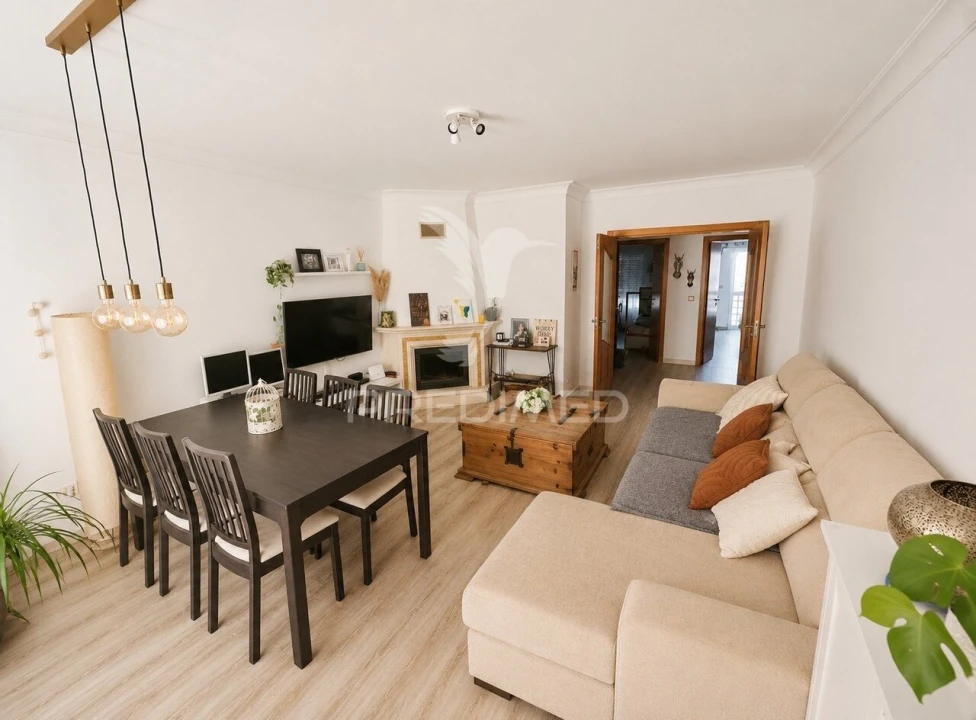 Apartamento T2 para Venda em Agualva e Mira-Sintra Foto 1