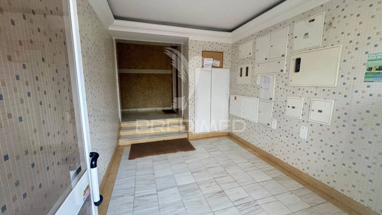 Apartamento T2 para Venda em Agualva e Mira-Sintra Foto 16
