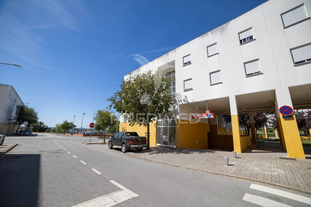 Apartamento T3 para Venda em Sé e São Lourenço Foto 18
