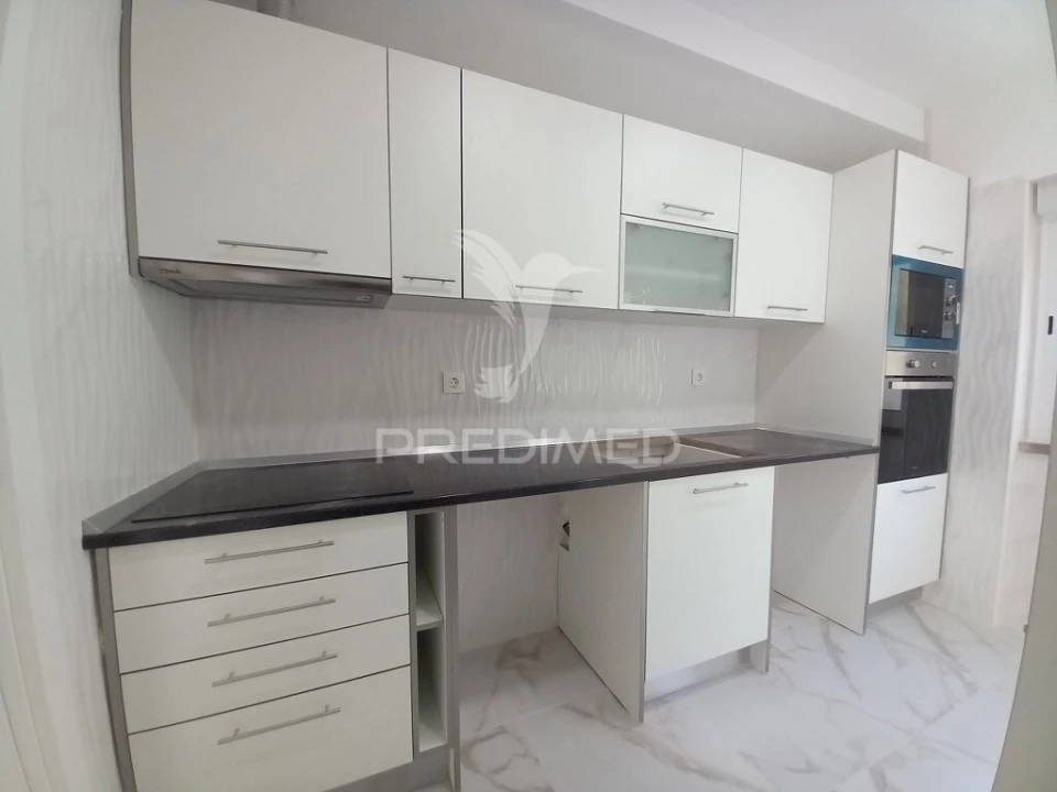 Apartamento T2 para Venda em Amora Foto 2
