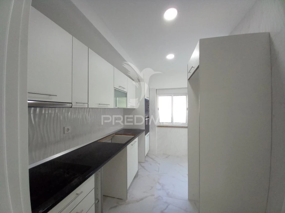 Apartamento T2 para Venda em Amora Foto 4