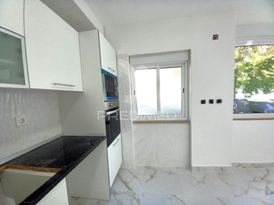 Apartamento T2 para Venda em Amora Foto 3