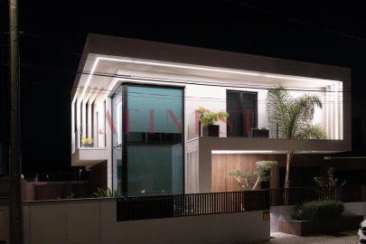 Moradia T4 para Venda em Charneca de Caparica e Sobreda