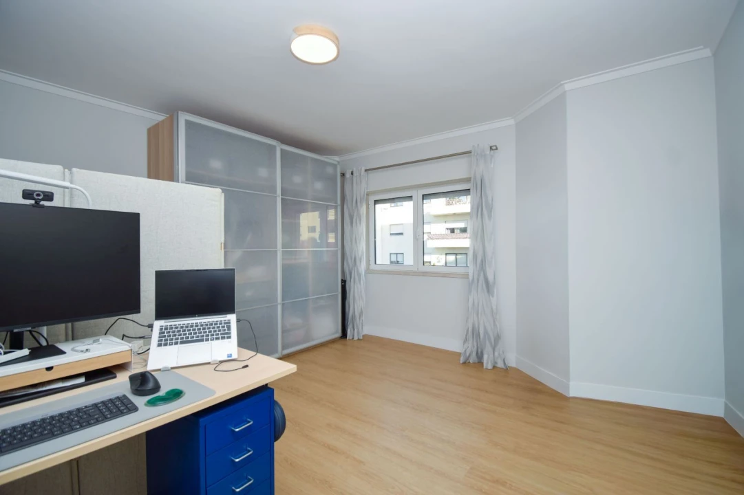Apartamento T3 para Venda em São Domingos de Rana Foto 12