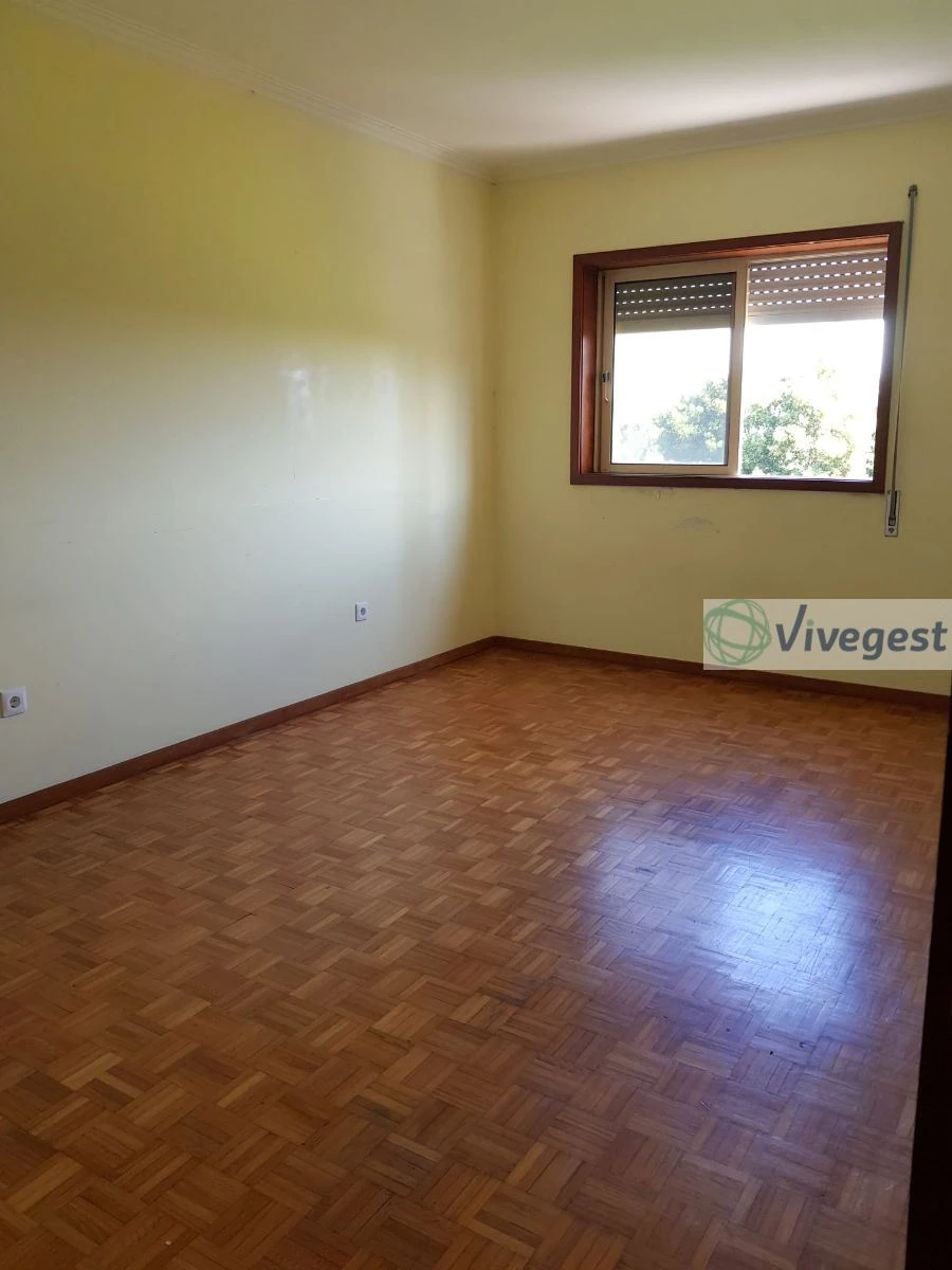 Apartamento T2 para Arrendamento em Vilar de Andorinho Foto 7