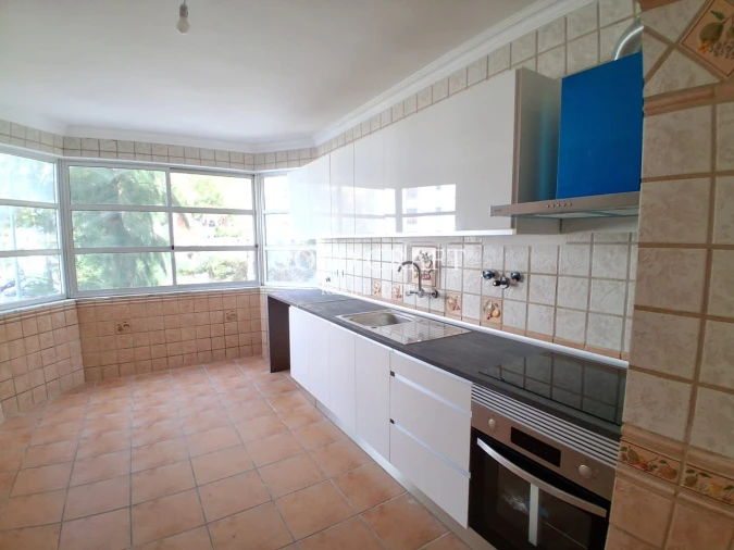 Apartamento T3 para Venda em Algueirão-Mem Martins Foto 2