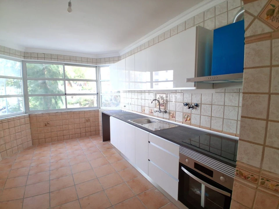 Apartamento T3 para Venda em Algueirão-Mem Martins Foto 2