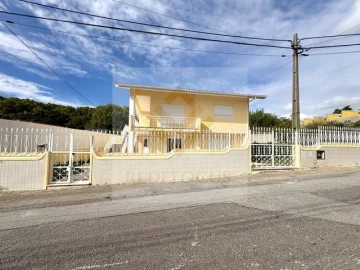 Moradia T3 para Venda em Santa Maria de Lamas