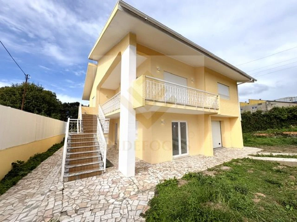 Moradia T3 para Venda em Santa Maria de Lamas Foto 1