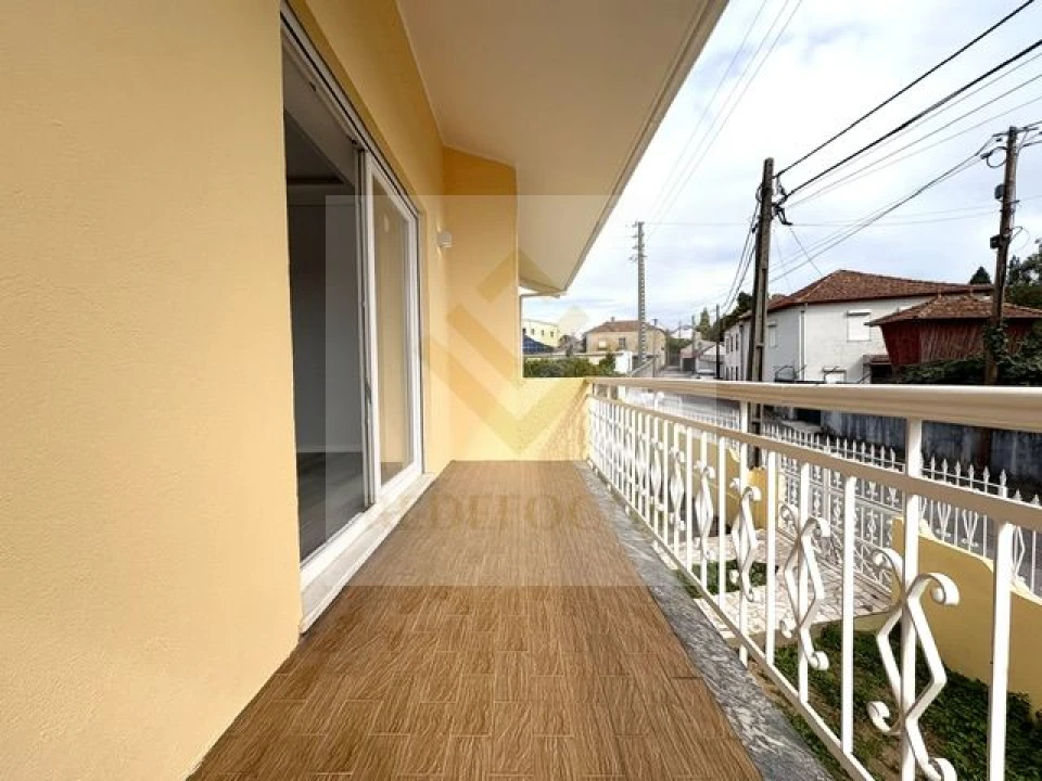 Moradia T3 para Venda em Santa Maria de Lamas Foto 9