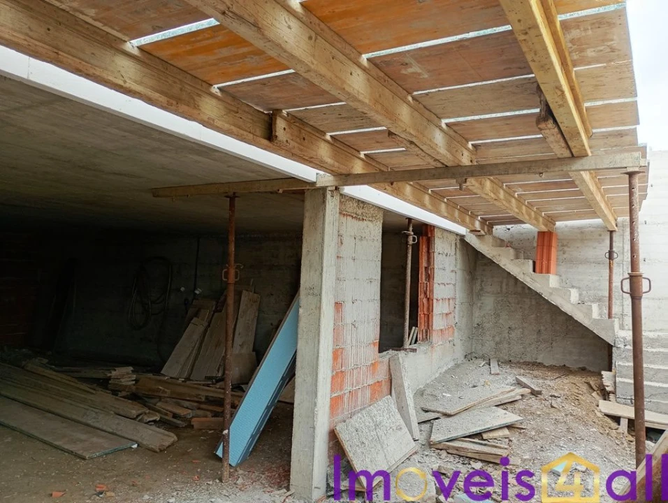 Moradia T3 para Venda em Igreja Nova e Cheleiros Foto 44