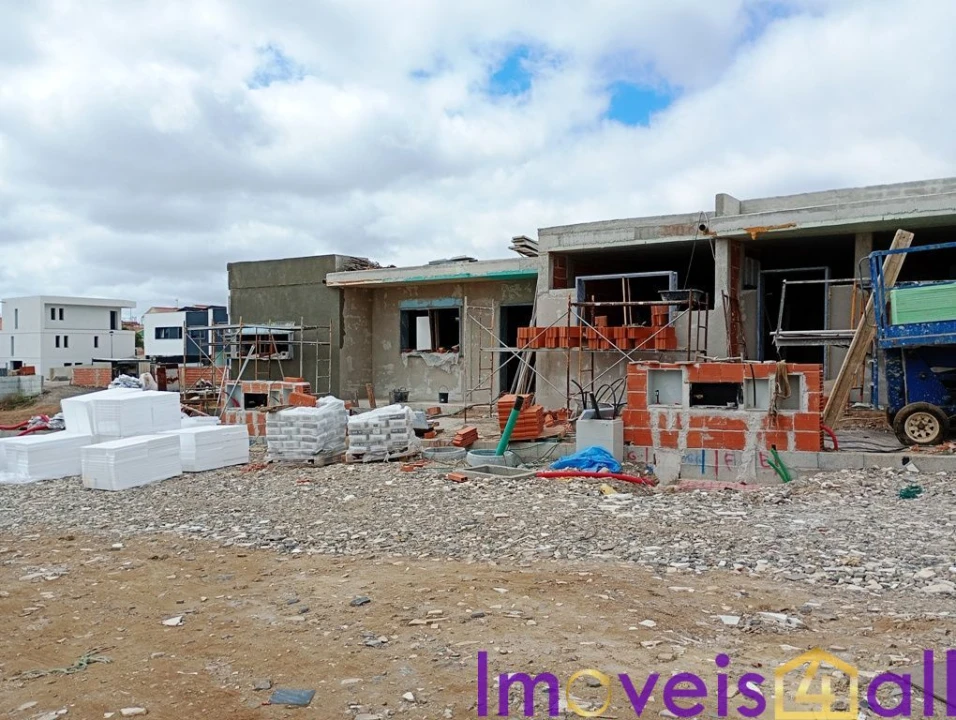 Moradia T3 para Venda em Igreja Nova e Cheleiros Foto 45
