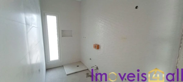 Moradia T3 para Venda em Igreja Nova e Cheleiros
