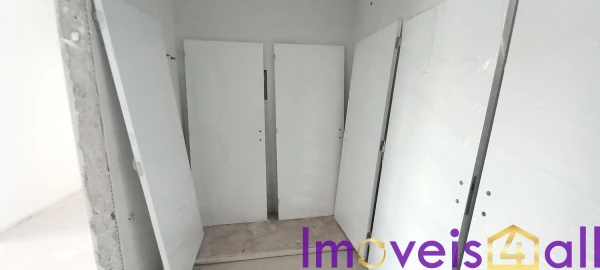Moradia T3 para Venda em Igreja Nova e Cheleiros