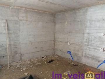 Moradia T3 para Venda em Igreja Nova e Cheleiros