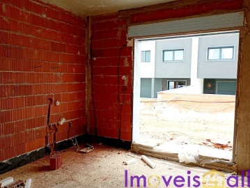 Moradia T3 para Venda em Igreja Nova e Cheleiros