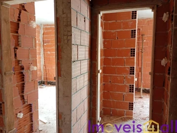 Moradia T3 para Venda em Igreja Nova e Cheleiros