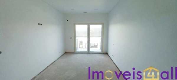 Moradia T3 para Venda em Igreja Nova e Cheleiros
