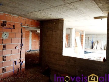 Moradia T3 para Venda em Igreja Nova e Cheleiros
