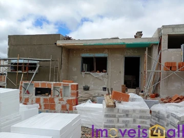 Moradia T3 para Venda em Igreja Nova e Cheleiros