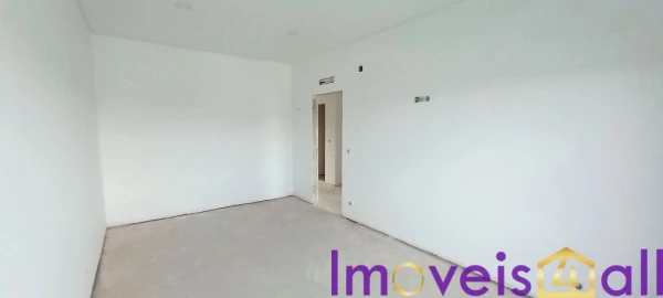 Moradia T3 para Venda em Igreja Nova e Cheleiros