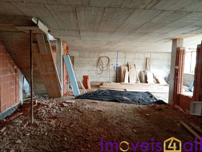 Moradia T3 para Venda em Igreja Nova e Cheleiros Foto 38