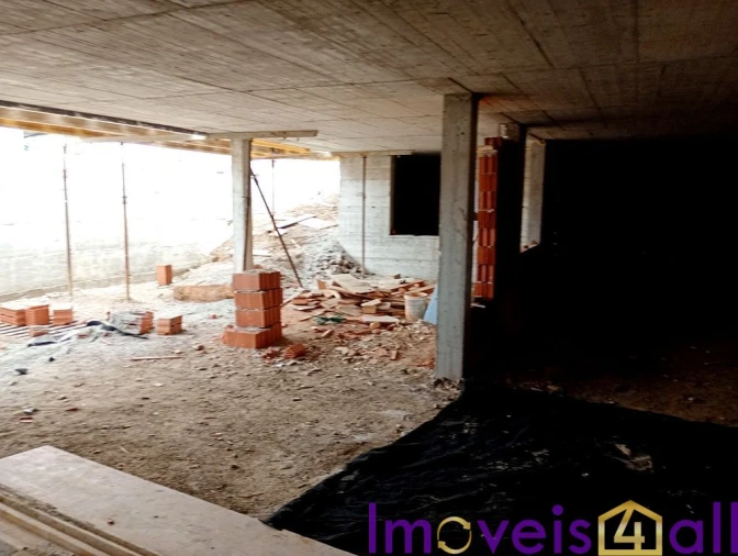 Moradia T3 para Venda em Igreja Nova e Cheleiros Foto 36