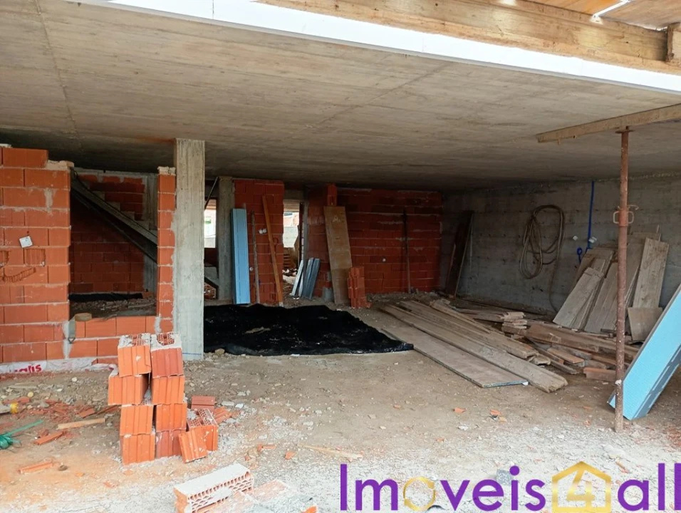 Moradia T3 para Venda em Igreja Nova e Cheleiros Foto 43